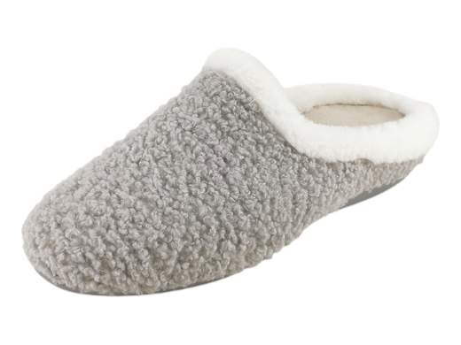 Pantofole donna CINZIA Soft LZD31 001 invernali aperte dietro in lana cotta grigio con suola in gomma naturale.<br /><br />Pantofole donna invernali CINZIA Soft LZD31 001 aperte dietro, ideali per affrontare la stagione fredda con il massimo comfort. La tomaia è realizzata in lana cotta a ricciolo color grigio, elegante e naturalmente calda, con bordatura in pelliccia sintetica che migliora la sensazione di morbidezza e protezione.<br /><br />La fodera interna in peluche caldo assicura un comfort avvolgente e mantiene il piede al caldo anche nelle giornate più fredde. Il sottopiede in velluto imbottito è studiato per offrire un appoggio confortevole e presenta un rialzo interno sotto il tallone che funge da tacco: esternamente la pantofola appare piatta, ma internamente garantisce una postura più stabile e rilassante.<br /><br />Il fondo complessivo è alto 4 cm, combinando il rialzo interno con la suola in gomma naturale, flessibile e antiscivolo, ideale anche per superfici leggermente umide. Una pantofola perfetta per la casa, il relax quotidiano e le attività domestiche invernali, con la qualità e l’affidabilità firmate CINZIA Soft.