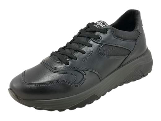 Sneakers uomo IGI&CO in pelle nera con inserti tecnici, soletta memory foam estraibile e fondo running leggero. Ideali per camminare a lungo.<br /><br />Le sneakers uomo IGI&CO 8640500 Seth sono pensate per chi cerca comfort elevato, qualità dei materiali e praticità quotidiana.<br />La tomaia è realizzata in pelle nera con inserti in tessuto tecnico, una combinazione che assicura resistenza, traspirabilità e uno stile sobrio facilmente abbinabile.<br /><br />La calzata è comoda e stabile, supportata dalla soletta estraibile in pelle con memory foam, progettata per assorbire gli impatti e garantire benessere anche dopo molte ore di utilizzo.<br />La chiusura con lacci a 6 fori consente una regolazione precisa e personalizzata, adattandosi perfettamente alla forma del piede.<br /><br />Elemento distintivo di questo modello è il fondo running in poliuretano alto 4 cm, leggero e flessibile, studiato per offrire ammortizzazione e sostegno durante la camminata.<br />La particolare conformazione del fondo proietta il peso in avanti, migliorando la postura del passo e rendendo queste sneakers ideali per lunghe camminate e uso prolungato giornaliero.<br /><br />Sneakers uomo versatili e funzionali, adatte a outfit casual, lavoro informale e tempo libero, perfette per chi desidera una scarpa pratica ma curata nei dettagli.<br />Made in Italy.