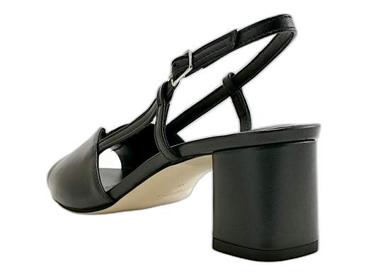 Sandali Gianmarco Sorelli 1906/Imma in pelle nappa con tacco comodo da 5 cm. Raffinati, artigianali, perfetti per ogni look elegante. Made in Italy.<br /><br />Se cerchi dei sandali con tacco eleganti che non ti facciano pentire di averli indossati dopo 10 minuti... benvenuta nel mondo dei *Gianmarco Sorelli 1906/Imma*.<br /><br />La fascia ampia in morbida pelle nappa avvolge il piede con classe (e con quel pizzico di charme italiano che non guasta mai), mentre il cinturino slingback regolabile con fibbia tiene tutto al suo posto. Interno in pelle, sottopiede imbottito e un tacco a blocco da 5 cm: il comfort, qui, non è un optional.<br /><br />E poi c’è la suola in cuoio ecologico antiscivolo, per camminare sicura anche su terreni a rischio figuraccia.<br /><br />Perfetti con un tailleur, un vestito fluido o un jeans con blazer, questi sandali in pelle Made in Italy sono la scelta giusta per ogni occasione chic… dove la parola d’ordine è: raffinata sì, sfinita no.