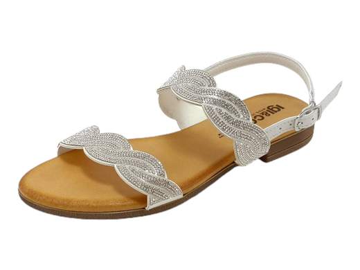 Scopri i Sandali Bassi Donna IGI&CO 5682544 Babila in pelle color latte con strass, comodi e chic, su Laporta Calzature. Acquista ora!<br /><br />I Sandali Bassi Donna IGI&CO 5682544 Babila, disponibili su Laporta Calzature, combinano eleganza e comfort in un design raffinato. <br />Realizzati in pelle color latte tempestata di strass, questi sandali offrono un tocco di brillantezza e stile a qualsiasi outfit. <br />Il comodo cinturino con fibbia e inserto elastico non visibile garantisce una calzata perfetta, mentre il sottopiede imbottito in memory foam rivestito in pelle assicura una comodità eccezionale. <br />Con un tacco basso di 1,5 cm, questi sandali sono ideali per un look casual e chic, perfetti da abbinare a un abito leggero o a un paio di jeans. <br />Orgogliosamente Made in Italy, rappresentano la qualità e l’artigianalità italiane. <br />Aggiungi un tocco di eleganza al tuo stile, acquista ora su Laporta Calzature!