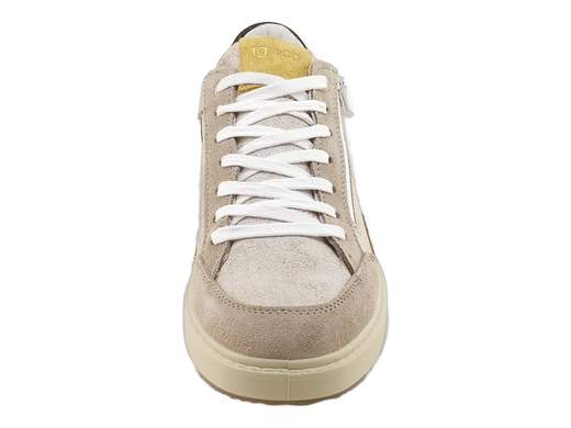 IGI&CO 7623311 Santiago: sneakers uomo in pelle scamosciata, zip laterale e comfort assoluto. Stile casual Made in Italy.<br /><br />Le sneakers uomo IGI&CO 7623311 Santiago sono la scelta perfetta se cerchi scarpe comode ma con un carattere deciso. Realizzate in pelle scamosciata con una combinazione di colori originale — sabbia, senape e blu — sanno farsi notare senza perdere eleganza.<br /><br />All’interno trovi fodera in pelle morbida per un comfort che dura tutto il giorno. L’allacciatura a 7 fori ti garantisce una calzata personalizzata, mentre la zip laterale è la scorciatoia geniale per quando sei di fretta.<br /><br />Il plantare in pelle estraibile ti assicura igiene e freschezza, mentre il fondo in poliuretano leggero, flessibile e ammortizzante rende queste sneakers perfette per il lavoro, il tempo libero e i viaggi.<br /><br />In poche parole: sneakers uomo pelle scamosciata, pratiche e resistenti, con la qualità autentica del Made in Italy.<br /><br />Non aspettare oltre: mettile ai piedi e scopri cosa significa unire stile e comodità!