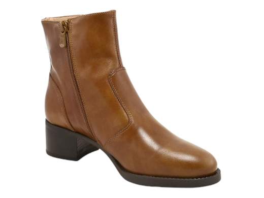 Scopri l'eleganza senza tempo con il tronchetto da donna NeroGiardini I308232D. Realizzato interamente in pelle e impreziosito da un raffinato accessorio metal, questo tronchetto è il perfetto connubio tra stile e comfort. Il sottopiede in pelle estraibile DryGo assorbe l'umidità, garantendo comfort e benessere ad ogni passo. La suola in gomma offre una presa sicura, mentre il tacco comodo alto 4 cm aggiunge un tocco di sofisticatezza. Questo tronchetto Made in Italy è la scelta ideale per una donna moderna e raffinata. Acquista ora e vivi l'autentica bellezza italiana.