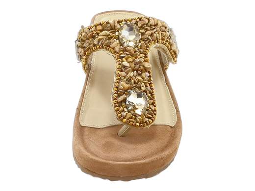 Infradito donna CINZIA Soft IT1032, decorate con pietre e corallini. Comode, estive e chic. Perfette per vacanze e tempo libero! Scopri ora.<br /><br />Le infradito che brillano di stile! Le CINZIA Soft IT1032 non sono semplici ciabatte: la tomaia, ricoperta da una miriade di pietre e corallini, è un invito a sfoggiare look estivi pieni di luce e personalità.<br /><br />Il sottopiede imbottito assicura comfort continuo, mentre la zeppa rivestita in gomma da 4,5 cm regala altezza e comodità senza rinunce. Una calzata facile e regolabile grazie allo strappo: pratiche e belle allo stesso tempo.<br /><br />Perfette per un outfit casual, sportivo o vacanziero, sono la scelta giusta per chi vuole unire comodità e un tocco glamour in ogni occasione estiva.<br /><br />Non lasciartele scappare: rendi scintillante ogni tuo passo con le CINZIA Soft IT1032!