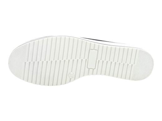 Esalta il tuo stile con il mocassino zeppa da donna Susimoda 42100/110. Realizzato in morbida pelle blu e caratterizzato da una tomaia parzialmente traforata, questo mocassino unisce eleganza e comfort in modo impeccabile. La fodera in pelle dona una sensazione di lusso ai piedi, mentre la zeppa in gomma antiscivolo flessibile da 4 cm offre il giusto supporto per camminare con sicurezza. Scopri l'artigianalità e lo stile unico di Susimoda, e vivi ogni momento con stile e comfort.