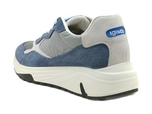 Sneakers Uomo IGI&CO 5637522 Seth in pelle scamosciata e tessuto, con sottopiede estraibile memory foam. Comfort, traspirabilità e stile per l'estate. Made in Italy.<br /><br />Le Sneakers Uomo IGI&CO 5637522 Seth offrono un mix perfetto di comfort e stile. <br />Realizzate in pelle scamosciata e tessuto, queste sneakers aggiungono un tocco di freschezza agli outfit estivi. <br />La fodera in tessuto tecnico traspirante e il sottopiede imbottito memory foam estraibile in pelle garantiscono traspirabilità, igiene e comodità per tutto il giorno. <br />Il fondo ginnico ispirato al running, rialzato posteriormente, ti permette di essere agile e confortevole durante le tue passeggiate in città. <br />Perfette per un look casual ma ricercato, queste sneakers sono un must-have nel guardaroba estivo maschile. Made in Italy. <br />Non perdere l'opportunità di migliorare il tuo stile estivo con queste sneakers versatili e confortevoli!