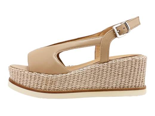 Scopri l'eleganza senza tempo del sandalo zeppa slingback da donna Gianmarco Sorelli 2157/Jil-Mg. Questo sandalo incanta con il suo design sofisticato. Realizzato interamente in pelle imbottita, offre comfort e stile ineguagliabili. Il cinturino posteriore aggiunge un tocco di classe. La zeppa di 6 cm, rivestita in rafia/cestino, dona altezza senza compromettere il comfort. La suola in micro leggero garantisce una camminata leggera. Questo sandalo è un capolavoro di eleganza e artigianato italiano, rappresentando il meglio dello stile. Sia che tu stia partecipando a un evento speciale o desideri aggiungere raffinatezza alla tua routine quotidiana, il sandalo Gianmarco Sorelli 2157/Jil-Mg è la scelta perfetta.