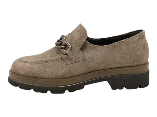 Scopri i Mocassini Donna IGI&CO 6686033 in pelle scamosciata con accessorio a catena e fondo carrarmato, comodi e versatili, su Laporta Calzature. Acquista ora!<br /><br />I Mocassini Donna IGI&CO 6686033, disponibili su Laporta Calzature, sono il mix perfetto tra eleganza e grinta. <br />Realizzati in morbida pelle scamosciata e con fodera in pelle, questi mocassini aggiungono un tocco glam con l'accattivante accessorio a catena, che non passerà inosservato. <br />Il plantare imbottito garantisce un comfort da sogno, mentre il fondo carrarmato in poliuretano leggero con tacco a blocco da 3 cm ti dà la giusta altezza senza sacrificare la comodità. <br />Versatili come pochi, questi mocassini sono perfetti tanto per una giornata in ufficio quanto per un look sportivo, con quel pizzico di carattere in più! <br />Se cerchi stile e comfort, non aspettare: acquista ora su Laporta Calzature e cammina con classe!