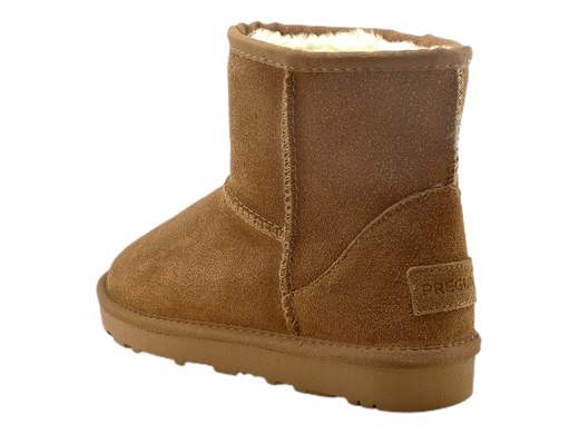 Esplora il comfort e lo stile con lo stivaletto da donna Pregunta 2326000. Creato con autentica pelle scamosciata e completamente foderato in soffice peluche, questo stivaletto è il compagno perfetto per affrontare il freddo con eleganza. Progettato per offrire calore e comfort a chi soffre di piedi freddi, questo modello è pensato per le giornate più fredde. Il suo fondo in gomma di 2,5 cm presenta un affidabile battistrada antiscivolo, garantendo stabilità e sicurezza su qualsiasi superficie. Scegli il comfort e l'eleganza senza compromessi con lo stivaletto da donna Pregunta 2326000.