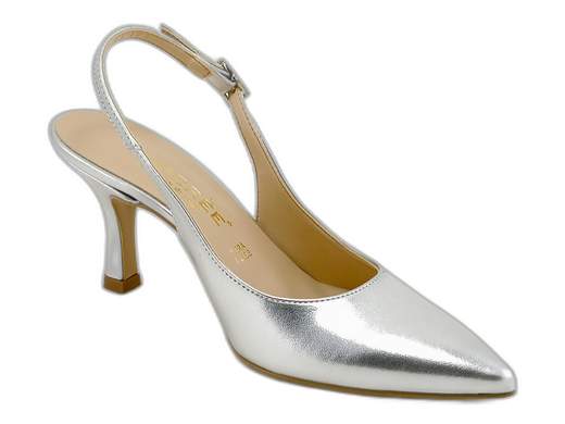 Décolleté slingback NACRÈE laminati, eleganti e comodi con tacco 7 cm e cinturino. Artigianali, Made in Italy. Scoprili subito!<br /><br />Décolleté slingback NACRÈE 2164M032: un tocco laminato e tanta classe ai tuoi passi. <br />Cinturino posteriore con fibbia per una calzata stabile, tacco a spillo di 7 cm che slancia con eleganza e sottopiede leggermente imbottito per accompagnarti con comfort anche nei momenti più lunghi (tipo quei discorsi infiniti ai matrimoni). <br />Suola con stampa antiscivolo per evitare passi falsi, e quel fascino artigianale 100% Made in Italy che fa sempre colpo. <br />Non perderti questo gioiellino: il tuo look elegante te lo sta già chiedendo!