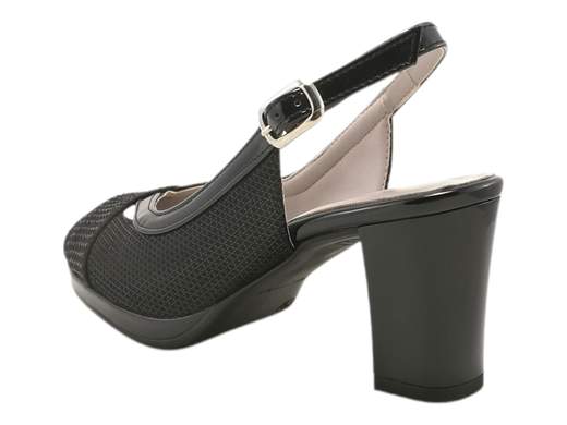 Scopri i Sandali Slingback CINZIA Soft MM275064 004 in camoscio con strass, eleganti e comodi, su Laporta Calzature. Acquista ora!<br /><br />I Sandali Slingback CINZIA Soft MM275064 004, disponibili su Laporta Calzature, sono la scelta perfetta per chi cerca eleganza e comfort in un'unica soluzione. <br />Realizzati in morbido camoscio con applicazioni di strass e dettagli in vernice, questi sandali aggiungono un tocco glamour a qualsiasi outfit. <br />Il comodo tacco di 6,5 cm, abbinato a un plateau di 1 cm, garantisce stabilità e una calzata confortevole per tutto il giorno. <br />Ideali per cerimonie e occasioni speciali, possono essere indossati durante tutto l'anno grazie al loro design versatile. Orgogliosamente Made in Italy, questi sandali sono sinonimo di qualità e stile raffinato. <br />Aggiungi un tocco di classe al tuo look, acquista ora su Laporta Calzature!