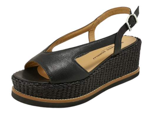 Scopri l'eleganza senza tempo del sandalo zeppa slingback da donna Gianmarco Sorelli 2157/Jil-Mg. Questo sandalo incanta con il suo design sofisticato. Realizzato interamente in pelle imbottita, offre comfort e stile ineguagliabili. Il cinturino posteriore aggiunge un tocco di classe. La zeppa di 6 cm, rivestita in rafia/cestino, dona altezza senza compromettere il comfort. La suola in micro leggero garantisce una camminata leggera. Questo sandalo è un capolavoro di eleganza e artigianato italiano, rappresentando il meglio dello stile. Sia che tu stia partecipando a un evento speciale o desideri aggiungere raffinatezza alla tua routine quotidiana, il sandalo Gianmarco Sorelli 2157/Jil-Mg è la scelta perfetta.