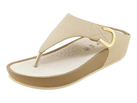 Ciabatta infradito donna Grunland CI 2578 C9DIRA con zeppa 4 cm, fascia regolabile a strappo e sottopiede in pelle imbottito. Comfort e leggerezza.<br /><br />Le ciabatte infradito donna Grunland CI 2578 C9DIRA uniscono praticità e stile in un mix che rende ogni passo più leggero. La tomaia in ecopelle, impreziosita da un elegante accessorio dorato, dona un tocco raffinato a una calzatura pensata per l’uso quotidiano.<br /><br />La fascia che avvolge il piede è regolabile a strappo, così puoi adattare la calzata in un attimo, senza compromessi sulla comodità. Il sottopiede in pelle imbottito accompagna la camminata con morbidezza, trasformando anche le giornate più intense in esperienze leggere.<br /><br />La zeppa di 4 cm, ultraleggera e con suola antiscivolo, garantisce stabilità e agilità in ogni situazione: dal tempo libero alle vacanze estive, queste ciabatte sono sempre la scelta giusta.<br /><br />Con Grunland ai piedi, la comodità è assicurata e lo stile non manca mai.<br /><br />Scoprile subito e lasciati conquistare dal comfort intelligente!