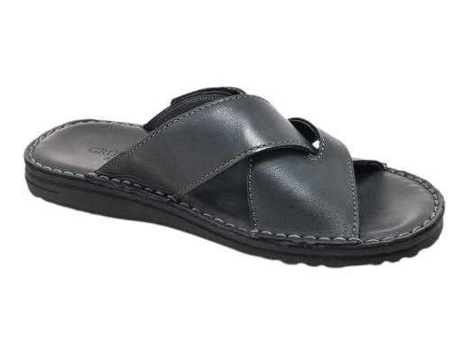 Scopri il comfort e lo stile senza tempo con la ciabatta uomo Grunland CI 2494 80LAPO. Realizzata interamente in pelle nero, questa ciabatta incanta con la sua eleganza minimalista. Le fasce incrociate regolabili a strappo offrono una vestibilità personalizzata e sicura. Il sottopiede imbottito Re-Soft in pelle dona un comfort avvolgente ad ogni passo. La suola in gomma leggera e flessibile garantisce una camminata senza sforzo. Sia che tu stia rilassandoti in casa o che voglia un'opzione casual per l'estate, la ciabatta Grunland CI 2494 80LAPO sarà la tua compagna ideale.