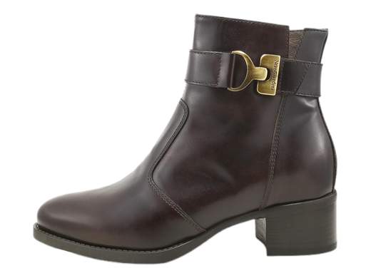 Scopri i Tronchetti Donna NeroGiardini I411270D in pelle con cinturino e accessorio metal, eleganti e pratici con tacco 4 cm. Acquista ora su Laporta Calzature! <br /><br />I Tronchetti Donna NeroGiardini I411270D, disponibili su Laporta Calzature, sono l’essenza del glamour pratico, perfetti per accompagnarti in ogni occasione. <br />Realizzati interamente in pelle di qualità, questi tronchetti sfoggiano un elegante cinturino alla caviglia impreziosito da un raffinato accessorio metallico. <br />La chiusura con zip laterale è pensata per chi vuole uscire di casa con stile... ma senza perdere tempo! <br />Il sottopiede estraibile DryGo non solo offre comfort, ma mantiene i tuoi piedi freschi assorbendo l’umidità. <br />La suola in gomma antiscivolo e il tacco di 4 cm ti garantiscono stabilità e comodità per tutto il giorno. <br />Scegli praticità, raffinatezza e un pizzico di grinta: acquista ora su Laporta Calzature e porta il tuo outfit al livello successivo!