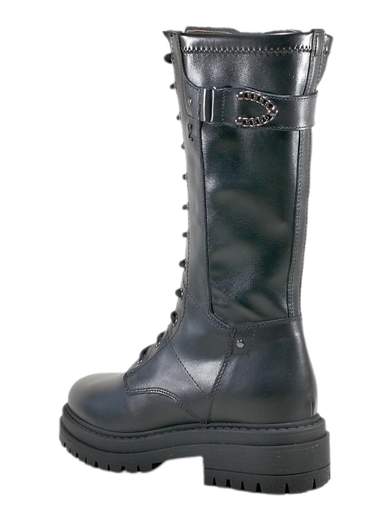 Stivali anfibi NeroGiardini in pelle e tessuto tecnico, con suola carrarmato e tacco 4 cm. Grintosi e pratici, scopri su Laporta Calzature! Made in Italy. <br /><br />Gli stivali anfibi NeroGiardini I411840D uniscono stile e praticità per affrontare l'inverno con carattere! <br />Realizzati in pelle e tessuto tecnico elasticizzato sul gambale posteriore, garantiscono comfort e vestibilità perfetta. <br />Il sottopiede imbottito estraibile DryGo assicura traspirabilità e igiene ottimali, mentre la suola carrarmato con tacco di 4 cm aggiunge un tocco di grinta al tuo look. <br />L'accessorio metal brunito è il dettaglio che fa la differenza. <br />Perfetti per il lavoro o una serata con gli amici, senza temere il freddo. <br />Scoprili ora su Laporta Calzature e lasciati conquistare dal Made in Italy!