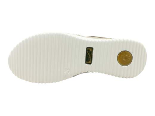 Esplora la perfetta fusione di stile e comfort con la sneaker da donna Enval Soft Kayla 3759033. Realizzata in pelle scamosciata semi lucida, questa sneaker offre una fodera in tessuto traspirante, una comoda apertura lampo laterale, plantare auto modellante memory foam e fondo ginnico da 3,5 cm. Raffinata e confortevole in ogni occasione, con il tocco distintivo della qualità Made in Italy.