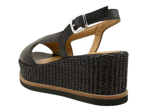 Scopri l'eleganza senza tempo del sandalo zeppa slingback da donna Gianmarco Sorelli 2157/Jil-Mg. Questo sandalo incanta con il suo design sofisticato. Realizzato interamente in pelle imbottita, offre comfort e stile ineguagliabili. Il cinturino posteriore aggiunge un tocco di classe. La zeppa di 6 cm, rivestita in rafia/cestino, dona altezza senza compromettere il comfort. La suola in micro leggero garantisce una camminata leggera. Questo sandalo è un capolavoro di eleganza e artigianato italiano, rappresentando il meglio dello stile. Sia che tu stia partecipando a un evento speciale o desideri aggiungere raffinatezza alla tua routine quotidiana, il sandalo Gianmarco Sorelli 2157/Jil-Mg è la scelta perfetta.