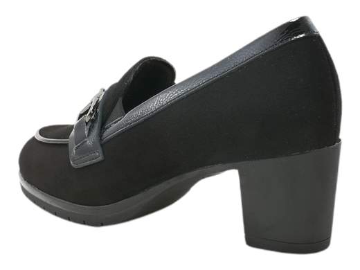 Scopri i Mocassini Donna Susimoda 84130/81 in camoscio con riporti in vernice, accessorio metal e tacco a blocco. Acquista ora su Laporta Calzature!<br /><br />I Mocassini Donna Susimoda 84130/81, disponibili su Laporta Calzature, uniscono eleganza e comfort in un design versatile e chic. <br />Realizzati in raffinato camoscio con dettagli in vernice e impreziositi da un grazioso accessorio metallico, questi mocassini aggiungono un tocco di stile in più ai tuoi outfit. <br />La fodera in tessuto morbido e il sottopiede imbottito in pelle offrono il massimo comfort, mentre la suola in gomma antiscivolo e il tacco a blocco di 5,5 cm ti permettono di affrontare ogni passo con sicurezza. <br />Perfetti per passare senza sforzo da una giornata in ufficio a un look raffinato per la sera. <br />Non aspettare: dona eleganza ai tuoi piedi e acquista ora su Laporta Calzature!