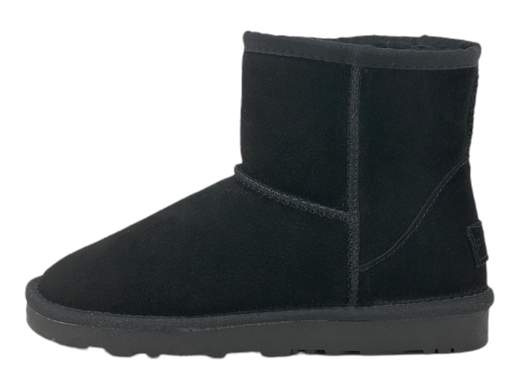 Esplora il comfort e lo stile con lo stivaletto da donna Pregunta 2326000. Creato con autentica pelle scamosciata e completamente foderato in soffice peluche, questo stivaletto è il compagno perfetto per affrontare il freddo con eleganza. Progettato per offrire calore e comfort a chi soffre di piedi freddi, questo modello è pensato per le giornate più fredde. Il suo fondo in gomma di 2,5 cm presenta un affidabile battistrada antiscivolo, garantendo stabilità e sicurezza su qualsiasi superficie. Scegli il comfort e l'eleganza senza compromessi con lo stivaletto da donna Pregunta 2326000.