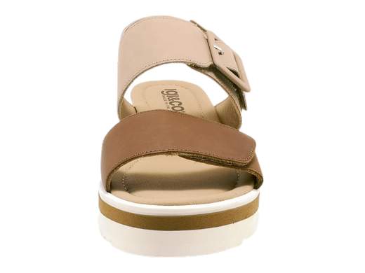 Eleva il tuo stile con questo sandalo zeppa da donna di Igi&Co 3686222. Realizzato in Italia con pelle di alta qualità, offre comfort e versatilità. Le due fasce bicolore regolabili con strappo e il cinturino posteriore con chiusura velcro garantiscono una calzata perfetta. Il sottopiede imbottito in pelle offre un comfort extra, mentre la zeppa di 4 cm in gomma ti permette di camminare con sicurezza. Aggiungi un tocco di eleganza made in Italy al tuo guardaroba con questo sandalo.