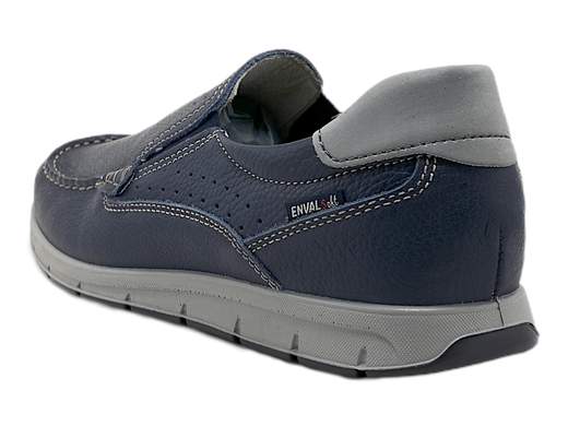 Eleva il tuo comfort e stile con il mocassino uomo ENVAL Soft 3710000. Realizzato in morbida nappa bottalata blu, offre una calzata comoda grazie al plantare in pelle Memory Foam estraibile. La suola in poliuretano Extra Flessibile garantisce una camminata senza sforzo. Questo mocassino Made in Italy unisce eleganza e praticità per un look impeccabile.
