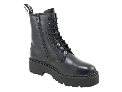 Anfibi donna CINZIA Soft in pelle morbida, con zip e lacci regolabili. Fondo carrarmato e tacco 4 cm per stile e comfort. Scopri su Laporta Calzature! <br /><br />Gli anfibi CINZIA Soft IV4719842 sono la combinazione perfetta tra stile e praticità! <br />Realizzati interamente in pelle morbida, offrono una calzata rapida grazie alla chiusura con lacci regolabili e zip laterale. <br />La fodera in tessuto tecnico caldo e traspirante e il sottopiede imbottito garantiscono massimo comfort anche nelle giornate più fredde. <br />Il fondo carrarmato alto e il tacco di 4 cm aggiungono un tocco di grinta al tuo outfit, rendendoli ideali per affrontare l’inverno con stile. <br />Versatili e adatti a ogni occasione, ti aspettano su Laporta Calzature. Non perdere l'occasione: ordina ora!