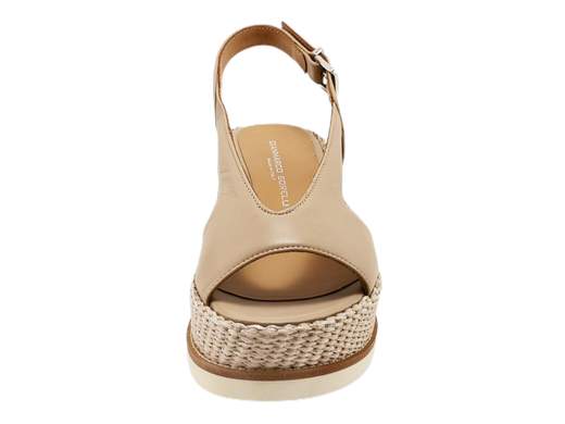 Scopri l'eleganza senza tempo del sandalo zeppa slingback da donna Gianmarco Sorelli 2157/Jil-Mg. Questo sandalo incanta con il suo design sofisticato. Realizzato interamente in pelle imbottita, offre comfort e stile ineguagliabili. Il cinturino posteriore aggiunge un tocco di classe. La zeppa di 6 cm, rivestita in rafia/cestino, dona altezza senza compromettere il comfort. La suola in micro leggero garantisce una camminata leggera. Questo sandalo è un capolavoro di eleganza e artigianato italiano, rappresentando il meglio dello stile. Sia che tu stia partecipando a un evento speciale o desideri aggiungere raffinatezza alla tua routine quotidiana, il sandalo Gianmarco Sorelli 2157/Jil-Mg è la scelta perfetta.