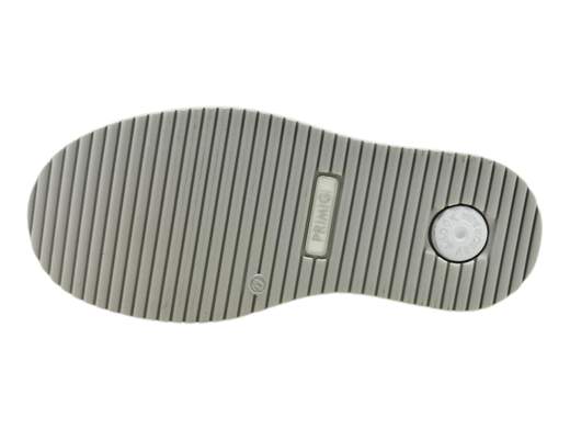 Sneaker Primigi 3867922: stile e comfort per la tua bambina.<br />Tomaia iridescente con accessori a specchio, comoda e versatile. Perfetta per ogni occasione.