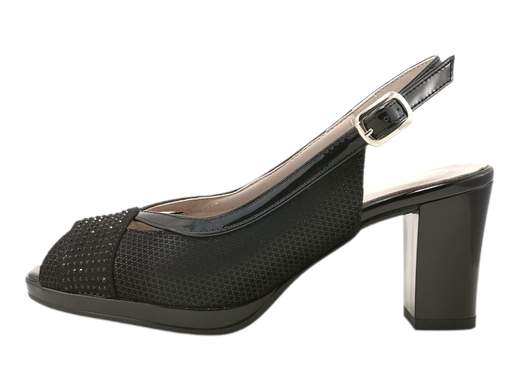 Scopri i Sandali Slingback CINZIA Soft MM275064 004 in camoscio con strass, eleganti e comodi, su Laporta Calzature. Acquista ora!<br /><br />I Sandali Slingback CINZIA Soft MM275064 004, disponibili su Laporta Calzature, sono la scelta perfetta per chi cerca eleganza e comfort in un'unica soluzione. <br />Realizzati in morbido camoscio con applicazioni di strass e dettagli in vernice, questi sandali aggiungono un tocco glamour a qualsiasi outfit. <br />Il comodo tacco di 6,5 cm, abbinato a un plateau di 1 cm, garantisce stabilità e una calzata confortevole per tutto il giorno. <br />Ideali per cerimonie e occasioni speciali, possono essere indossati durante tutto l'anno grazie al loro design versatile. Orgogliosamente Made in Italy, questi sandali sono sinonimo di qualità e stile raffinato. <br />Aggiungi un tocco di classe al tuo look, acquista ora su Laporta Calzature!