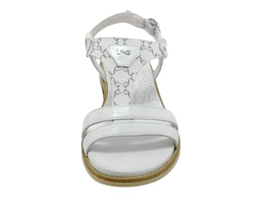 Scopri i Sandali Bassi Donna NeroGiardini E410464D in pelle con logo metal, comodi e sofisticati, su Laporta Calzature. Acquista ora!<br /><br />I Sandali Bassi Donna NeroGiardini E410464D, disponibili su Laporta Calzature, uniscono un design ricercato a un comfort eccezionale. <br />Realizzati in pelle di alta qualità con fodera in pelle, questi sandali offrono una calzata confortevole e duratura. <br />Il cinturino alla caviglia garantisce una stabilità ottimale, mentre il sottopiede in pelle imbottito assicura un comfort prolungato. Il tacco basso di 2,5 cm aggiunge un tocco di eleganza senza sacrificare la comodità. <br />Il design raffinato, arricchito dal logo metal, e le linee essenziali conferiscono un look sofisticato ideale per ogni occasione. Questi sandali, orgogliosamente Made in Italy, sono un must-have per il guardaroba femminile. <br />Aggiungi un tocco di classe al tuo stile, acquista ora su Laporta Calzature!