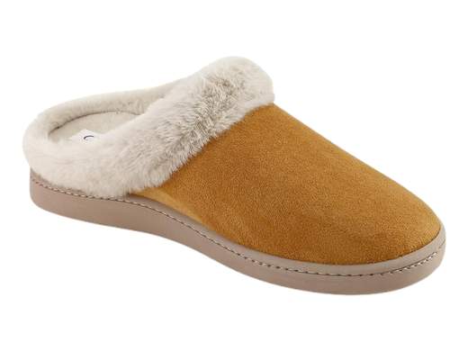Pantofole donna CINZIA Soft MED58 001 invernali aperte dietro in ecopelle scamosciata cuoio con suola in gomma<br /><br />Pantofole donna invernali CINZIA Soft MED58 001 aperte dietro, progettate per offrire comfort, praticità e calore durante la stagione fredda. La tomaia è realizzata in ecopelle scamosciata color cuoio, elegante e resistente, rifinita con una bordatura in pelliccia sintetica che migliora la sensazione di avvolgenza e comfort.<br /><br />La fodera interna in peluche caldo assicura un’ottima protezione dal freddo e una piacevole morbidezza al contatto con il piede. Il sottopiede in velluto morbidissimo ed estraibile rappresenta un grande valore aggiunto: può infatti essere sostituito con un plantare ortopedico personale, rendendo la pantofola adatta anche a chi necessita di supporti specifici.<br /><br />Il fondo platform in gomma alto 2 cm è leggerissimo, flessibile e antiscivolo, garantendo stabilità e sicurezza anche su superfici leggermente bagnate. Una pantofola ideale per la casa, il relax quotidiano e le attività domestiche invernali, pensata per chi cerca comodità reale e adattabilità.