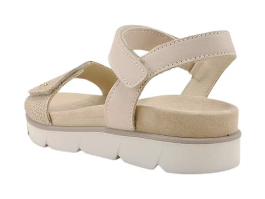 Scopri i Sandali Donna IGI&CO 5671122 Delia in pelle scamosciata stampata, comodi e regolabili, su Laporta Calzature. Acquista ora!<br /><br />I Sandali Donna IGI&CO 5671122 Delia, disponibili su Laporta Calzature, combinano stile e comfort in un design raffinato. <br />Realizzati in pelle scamosciata stampata, questi sandali offrono un look pratico e versatile. <br />La fascia e il cinturino alla caviglia, facilmente regolabili grazie alla chiusura a strappo, assicurano una calzata perfetta per ogni piede. <br />Il fondo platform di 2,5 cm è leggero e flessibile, ideale per camminare con facilità. Il plantare morbido e sagomato garantisce il massimo comfort e stabilità durante l'uso quotidiano. <br />Orgogliosamente Made in Italy, questi sandali sono perfetti per chi cerca qualità e stile.<br />Aggiungi un tocco di leggerezza al tuo guardaroba, acquista ora su Laporta Calzature!