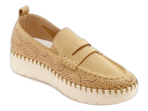 Mocassini GRÜNLAND in ecopelle traforata con plantare estraibile RE-SOFT e suola leggera 4 cm. Freschi, comodi e perfetti per l'estate!<br /><br />I mocassini GRÜNLAND SC 4368 F6SILI sono una ventata d’aria fresca ai tuoi piedi! <br />Realizzati in morbida ecopelle traforata, sono pensati per accompagnarti nelle giornate più calde senza mai perdere il sorriso. <br />Il sottopiede RE-SOFT in pelle, super imbottito ed estraibile, coccola il piede e può essere tranquillamente sostituito con un plantare personale. <br />Il fondo platform in gomma leggera da 4 cm è flessibile e stabile: camminare diventa un piacere! <br />Perfetti per ogni outfit e ogni occasione, con un tocco di leggerezza che fa la differenza.