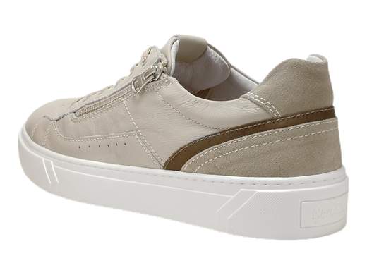 Sneakers Uomo NeroGiardini E400241U in morbida pelle con zip laterale, sottopiede DryGo estraibile, suola platform in gomma. Comfort e design sportivo. Made in Italy.<br /><br />Le sneakers da uomo NeroGiardini E400241U offrono un perfetto mix di stile e comfort. <br />Realizzate in morbida pelle con fodera in pelle, queste scarpe sono dotate di una pratica chiusura con lacci e zip laterale per una calzata facile e sicura. <br />Il sottopiede imbottito estraibile DryGo assicura un comfort ottimale, mentre la suola platform in gomma aggiunge un tocco di grinta al tuo look sportivo. <br />Made in Italy, queste sneakers sono ideali per chi non vuole rinunciare allo stile. <br />Acquistale ora e sperimenta il massimo benessere ad ogni passo!