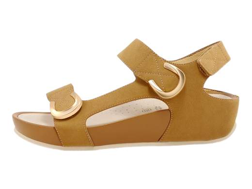 Scopri i Sandali Zeppa Donna Grunland SA 1057 C9DIRA in colore cuoio, comodi e regolabili, su Laporta Calzature. Acquista ora!<br /><br />I Sandali Zeppa Donna Grunland SA 1057 C9DIRA, disponibili su Laporta Calzature, offrono comfort e praticità in ogni situazione. <br />Realizzati in colore cuoio, presentano tre comode regolazioni a strappo: una sul collo del piede, una in pianta e una dietro al tallone, garantendo una calzata perfetta e personalizzata. <br />Il leggerissimo fondo zeppa di 4 cm in poliuretano offre un supporto ammortizzante, mentre il morbido plantare in pelle assicura comfort per tutto il giorno. <br />Ideali per l’uso quotidiano, questi sandali sono perfetti per chi cerca leggerezza e praticità. <br />Aggiungi stile e comfort alle tue giornate, acquista ora su Laporta Calzature!