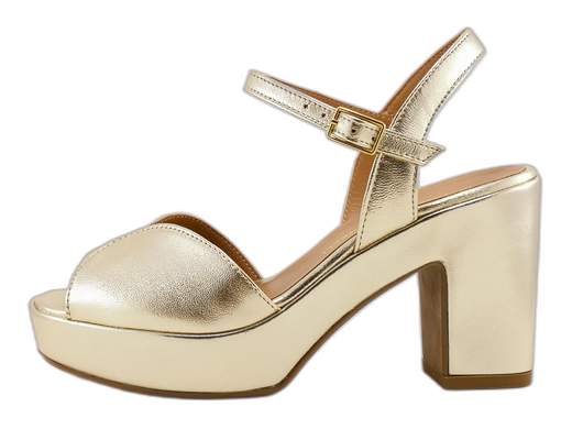 Sandali tacco alto Gianmarco Sorelli 2036/Vera in pelle nappa con plateau. Eleganza, comfort e artigianalità Made in Italy.<br /><br />Hai detto tacco alto, ma il tuo piede ha già alzato bandiera bianca? Tranquilla, con i *Gianmarco Sorelli 2036/Vera* potete finalmente andare d’accordo.<br /><br />La fascia ampia in pelle nappa morbida avvolge con eleganza, mentre il cinturino alla caviglia regolabile ti regala stabilità anche nelle giornate più... movimentate. Interno in pelle, sottopiede imbottito e tanta voglia di non rinunciare mai allo stile.<br /><br />Il tacco a blocco da 9 cm sembra alto? Lo è. Ma il plateau da 2,5 cm fasciato in pelle ti fa guadagnare centimetri senza sacrificare il comfort. E la suola in gomma antiscivolo fa il resto.<br /><br />Perfetti per cerimonie, serate eleganti o look sofisticati da giorno: questi sandali con tacco alto in pelle Made in Italy dimostrano che l’altezza… può andare perfettamente a braccetto con la comodità.