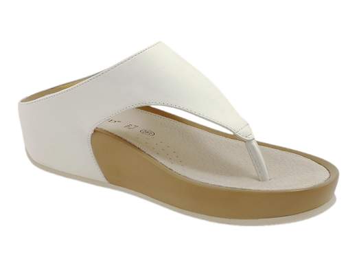 Scopri le Ciabatte Infradito Donna Grunland CI 2578 C9DIRA, in bianco o nero, leggere e comode, su Laporta Calzature. Acquista ora!<br /><br />Le Ciabatte Infradito Donna Grunland CI 2578 C9DIRA, disponibili su Laporta Calzature, sono perfette per chi cerca comfort e leggerezza per tutto il giorno. <br />Disponibili in due versioni di colore, bianco e nero, queste ciabatte presentano una pratica regolazione a strappo che garantisce una calzata perfetta. <br />Il fondo zeppa di 4 cm in poliuretano è leggerissimo, offrendo un effetto ammortizzante che rende ogni passo piacevole e comodo. <br />Il morbido plantare in pelle aggiunge ulteriore comfort, rendendo queste ciabatte ideali per ogni situazione, sia in casa che all’aperto. <br />Aggiungi comfort e versatilità al tuo look, acquista ora su Laporta Calzature!