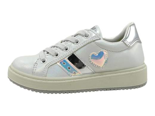 Sneaker Primigi 3867922: stile e comfort per la tua bambina.<br />Tomaia iridescente con accessori a specchio, comoda e versatile. Perfetta per ogni occasione.