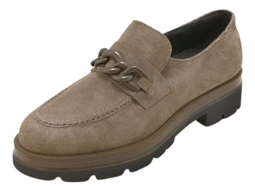 Scopri i Mocassini Donna IGI&CO 6686033 in pelle scamosciata con accessorio a catena e fondo carrarmato, comodi e versatili, su Laporta Calzature. Acquista ora!<br /><br />I Mocassini Donna IGI&CO 6686033, disponibili su Laporta Calzature, sono il mix perfetto tra eleganza e grinta. <br />Realizzati in morbida pelle scamosciata e con fodera in pelle, questi mocassini aggiungono un tocco glam con l'accattivante accessorio a catena, che non passerà inosservato. <br />Il plantare imbottito garantisce un comfort da sogno, mentre il fondo carrarmato in poliuretano leggero con tacco a blocco da 3 cm ti dà la giusta altezza senza sacrificare la comodità. <br />Versatili come pochi, questi mocassini sono perfetti tanto per una giornata in ufficio quanto per un look sportivo, con quel pizzico di carattere in più! <br />Se cerchi stile e comfort, non aspettare: acquista ora su Laporta Calzature e cammina con classe!