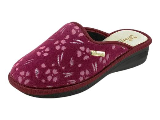 Esplora la pantofola da donna Susimoda 63240/61! Realizzate con amore in Italia, queste pantofole sono la perfetta combinazione di comfort e stile. Con una tomaia in morbido velluto blu e bordeaux con una stampa fantasia vivace, aggiungeranno un tocco di colore e allegria alle tue giornate in casa. Il sottopiede in pelle offre un comfort straordinario, mentre il fondo zeppa di 4 cm extra leggero ti permette di camminare con facilità. Calde, leggere e incredibilmente comode, queste pantofole sono un vero must-have per i momenti di relax. Rilassati con stile e coccola i tuoi piedi con le pantofole Susimoda!
