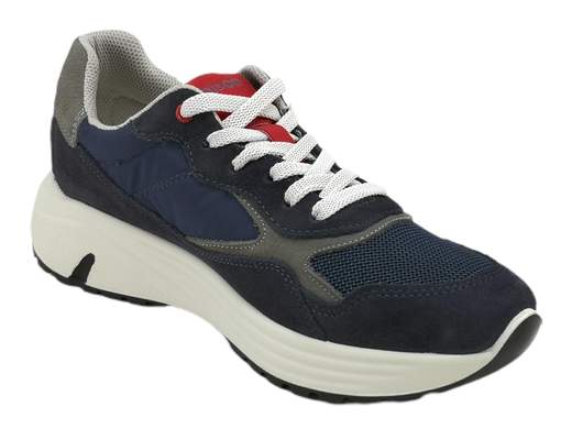 Scegli lo stile e il comfort con questa sneaker da uomo Igi&Co 3630700. Realizzata in Italia, presenta una combinazione di pelle scamosciata e tessuto blu con vivaci inserti colorati. La chiusura classica con lacci offre una calzata sicura, mentre il soffice plantare imbottito in pelle memory foam garantisce comfort tutto il giorno. Con un fondo ginnico di 4,5 cm, questa sneaker unisce moda e funzionalità. Rafforza il tuo look con il tocco italiano di queste sneakers.