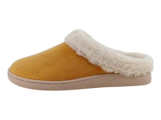 Pantofole donna CINZIA Soft MED58 001 invernali aperte dietro in ecopelle scamosciata cuoio con suola in gomma<br /><br />Pantofole donna invernali CINZIA Soft MED58 001 aperte dietro, progettate per offrire comfort, praticità e calore durante la stagione fredda. La tomaia è realizzata in ecopelle scamosciata color cuoio, elegante e resistente, rifinita con una bordatura in pelliccia sintetica che migliora la sensazione di avvolgenza e comfort.<br /><br />La fodera interna in peluche caldo assicura un’ottima protezione dal freddo e una piacevole morbidezza al contatto con il piede. Il sottopiede in velluto morbidissimo ed estraibile rappresenta un grande valore aggiunto: può infatti essere sostituito con un plantare ortopedico personale, rendendo la pantofola adatta anche a chi necessita di supporti specifici.<br /><br />Il fondo platform in gomma alto 2 cm è leggerissimo, flessibile e antiscivolo, garantendo stabilità e sicurezza anche su superfici leggermente bagnate. Una pantofola ideale per la casa, il relax quotidiano e le attività domestiche invernali, pensata per chi cerca comodità reale e adattabilità.