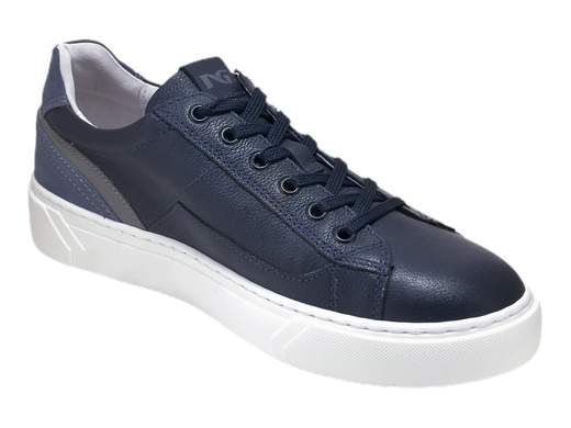 Sneakers Uomo NeroGiardini E400241U in morbida pelle con zip laterale, sottopiede DryGo estraibile, suola platform in gomma. Comfort e design sportivo. Made in Italy.<br /><br />Le sneakers da uomo NeroGiardini E400241U offrono un perfetto mix di stile e comfort. <br />Realizzate in morbida pelle con fodera in pelle, queste scarpe sono dotate di una pratica chiusura con lacci e zip laterale per una calzata facile e sicura. <br />Il sottopiede imbottito estraibile DryGo assicura un comfort ottimale, mentre la suola platform in gomma aggiunge un tocco di grinta al tuo look sportivo. <br />Made in Italy, queste sneakers sono ideali per chi non vuole rinunciare allo stile. <br />Acquistale ora e sperimenta il massimo benessere ad ogni passo!