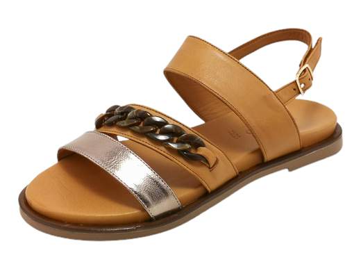 Il sandalo basso da donna Grunland SA 2854 L6FEBE è un modello elegante e raffinato, perfetto per l'estate. La tomaia è interamente realizzata in pelle bicolore cuoio e bronzo, con un accessorio catena in tinta. Il sottopiede è imbottito e la suola è in gomma con tacco di 1 cm.<br />Questa sandalo è ideale per chi cerca un modello comodo e alla moda da indossare in città, al lavoro o in occasioni speciali. È disponibile in diverse misure, perfetti per ogni piede.