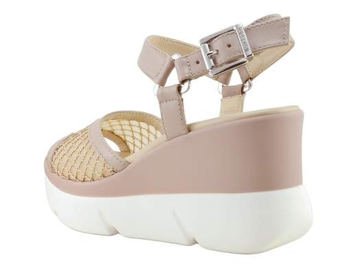 Sandalo donna NeroGiardini con zeppa bicolore 8 cm, tomaia in pelle e rete ricamata, cinturino regolabile e sottopiede memory per un look sportivo e grintoso.