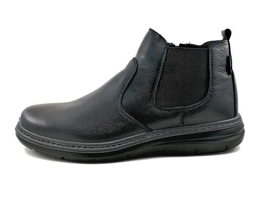 Aggiungi uno stile senza tempo al tuo guardaroba con lo stivaletto Chelsea da uomo ENVAL Soft 6710300 Belfast. <br />Creato con cura in morbida pelle nappa nera, questo stivaletto offre un'indossabilità senza sforzi grazie alla chiusura lampo laterale e alla calzata extra comoda. <br />Il plantare estraibile in memory foam assicura un comfort personalizzato per tutta la giornata. Con un fondo in gomma leggero e flessibile, camminare diventa un piacere. <br />Scegli il comfort e l'eleganza del Made in Italy.