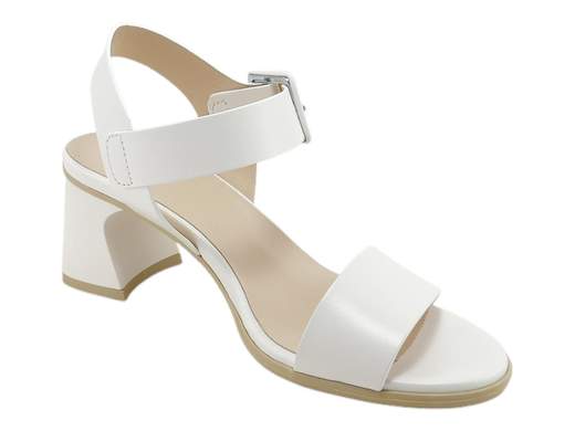 Sandali con tacco NeroGiardini in pelle, eleganti e comodi con fibbia glam e tacco 6 cm. Perfetti per ogni occasione. Scopri lo stile Made in Italy!<br /><br />I sandali donna NeroGiardini E513240D con tacco sono la tua arma segreta per sfoggiare eleganza e sicurezza… senza rinunciare alla comodità. <br />Realizzati interamente in pelle, con fodera coordinata e sottopiede leggermente imbottito (perché sì, il comfort è sexy!), questi sandali con cinturino alla caviglia e maxi fibbia squadrata ti faranno brillare. <br />Il tacco sagomato da 6 cm slancia senza sacrifici, mentre la suola in gomma antiscivolo ti tiene salda anche nei momenti più “scivolosi”.<br />Perfetti per cerimonie, cene eleganti, party estivi o anche solo per sentirti incredibile il lunedì mattina.<br />*Made in Italy*, perché anche i tuoi piedi meritano il meglio.<br />Mettili al carrello prima che lo faccia qualcun'altra!