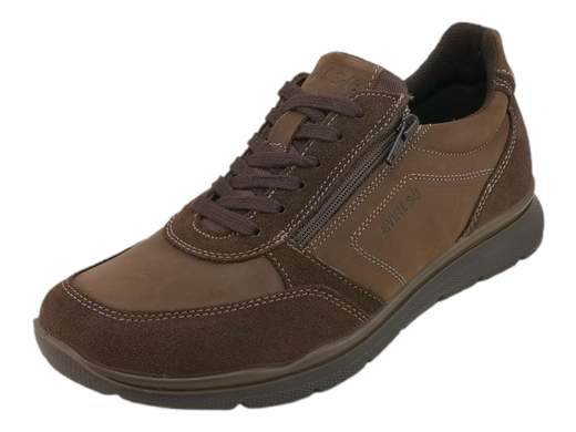 Esplora l'eleganza e il comfort con le sneakers da uomo ENVAL Soft 6720711 Benthic. <br />Realizzate in morbida pelle nabuk caffè, queste sneakers offrono una calzata comoda con doppia chiusura: lacci e cerniera. <br />Il plantare estraibile Memory Foam in pelle assicura un sostegno personalizzato per i tuoi piedi, mentre la suola in poliuretano leggero e flessibile garantisce stabilità e stile. <br />Scegli l'autentica qualità Made in Italy per un passo sicuro e distintivo.