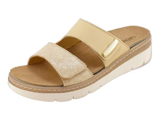 Ciabatta donna Grunland CE 0458 68MOLL in pelle e nabuk laminato, fasce a strappo, plantare Dry Soft estraibile e zeppa 4 cm. Comfort Made in Italy.<br /><br />Le ciabatte donna Grunland CE 0458 68MOLL sono pensate per chi mette la comodità al primo posto, ma non rinuncia a un tocco di stile. La tomaia con due fasce in pelle e nabuk laminato avvolge il piede con morbidezza e, grazie alla pratica apertura a strappo, la calzata è sempre facile, veloce e regolabile in base alle tue esigenze.<br /><br />Il sottopiede in pelle DRY SOFT è il cuore del comfort: assorbe l’umidità, mantiene il piede asciutto e regala una camminata soffice e leggera. E se serve, puoi sostituirlo con un plantare personale per un supporto ancora più personalizzato.<br /><br />La zeppa in gomma antiscivolo da 4 cm completa il quadro, garantendo stabilità e leggerezza in ogni occasione, dal relax in casa alle passeggiate estive.<br /><br />Con Grunland il comfort incontra la qualità Made in Italy: una ciabatta che ti accompagnerà ovunque, con stile e benessere ad ogni passo.<br /><br />Scoprile ora e cammina con leggerezza ogni giorno!