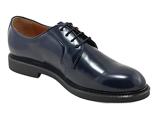 Stringata uomo classica NeroGiardini in pelle spazzolata, ideale per abito da cerimonia o ufficio formale con suola in gomma comfort e punta arrotondata. Prodotto Made in Italy.